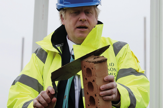 Boris Johnson with a trowel © Getty Images