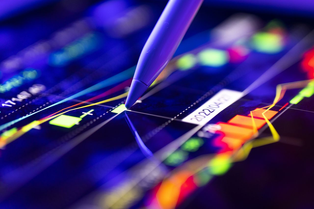 closeup of stock market chart with pen on moving average