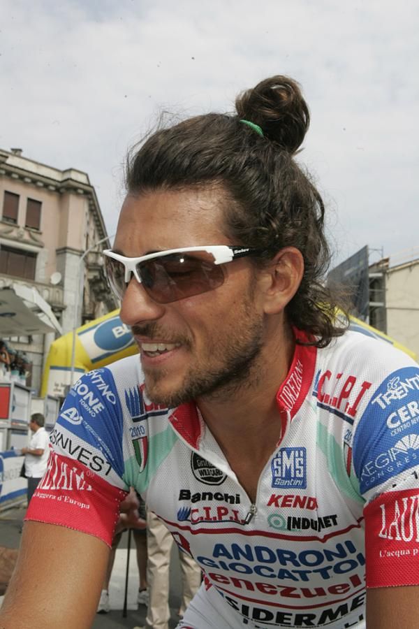 Roberto Ferrari sports the latest in anti-helmet hair