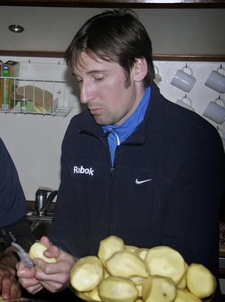 Denis Menchov spends some time in the kitchen.