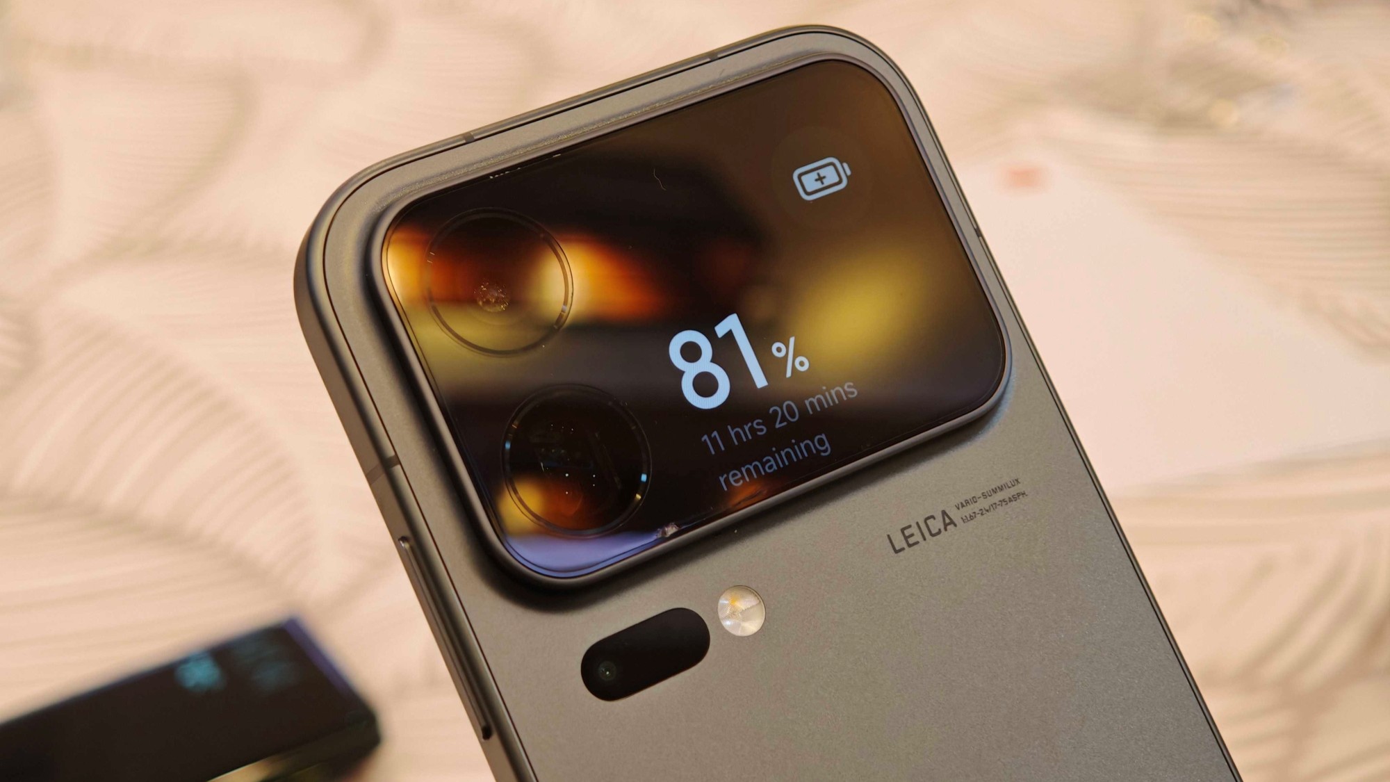 The Xiaomi 18 Pro rear display AOD