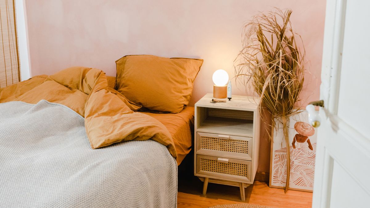 Comment nettoyer en profondeur une petite chambre, selon les experts