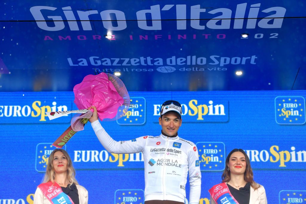 Nans Peters (AG2R La Mondiale) takes over the best young rider jersey from Giovanni Carboni