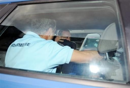 Beltr&aacute;n is taken away by the Gendarmerie