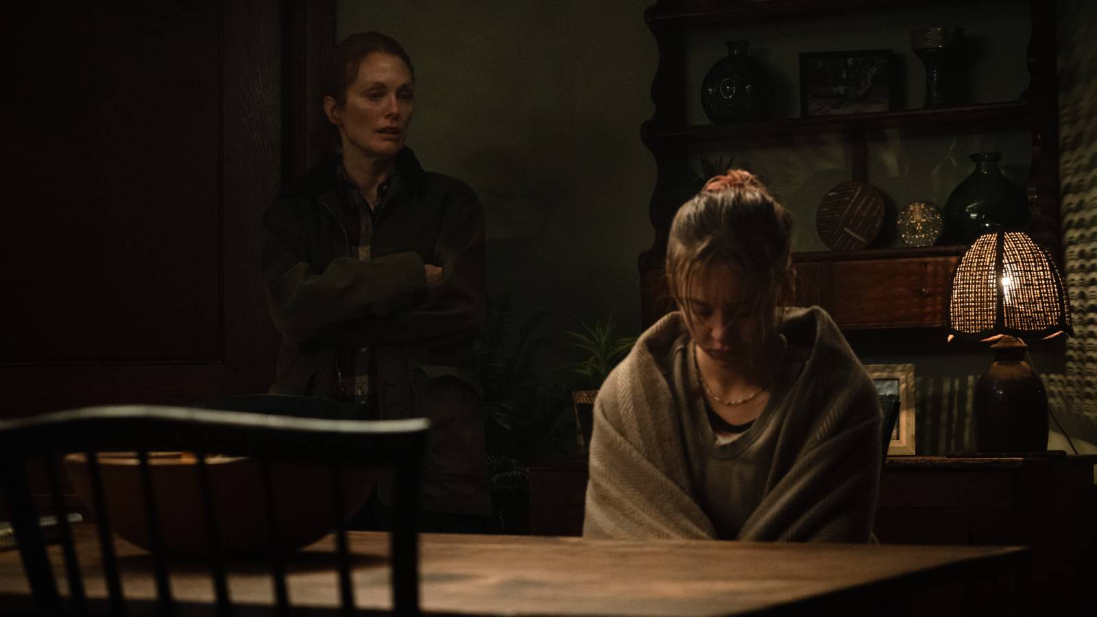Sydney Sweeney and Julianne Moore in Echo Valley on Apple TV Plus.