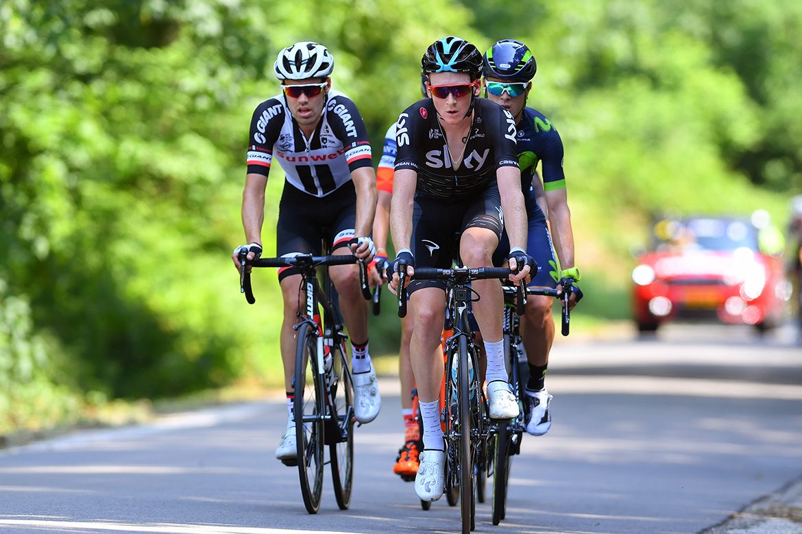 Tao Geoghegan Hart (Sky) leads the race