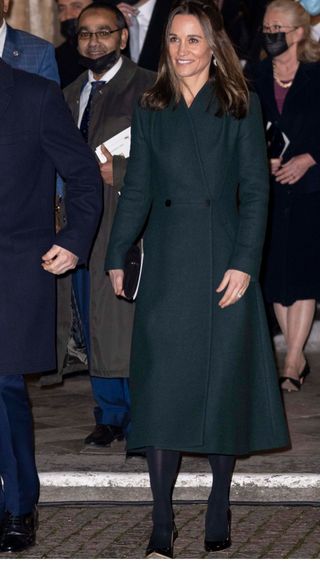 Pippa Middleton’s long, emerald green winter coat