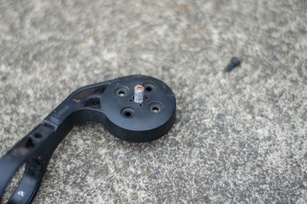 A light mounted to a Garmin computer mount