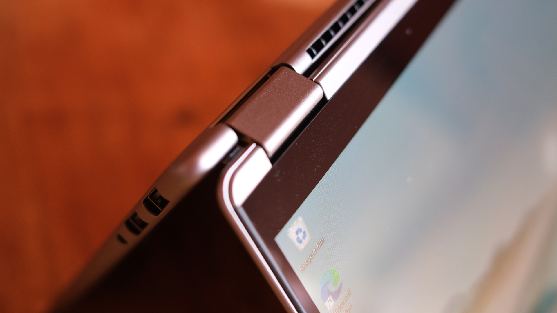 MSI Prestige 14 Flip AI+ review