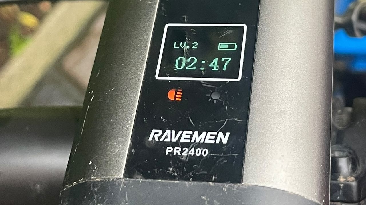 Ravemen PR2400 OLED screen