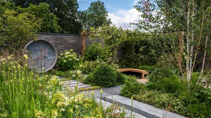 garden design – A place to meet again garden by Mike Long at Hampton court palace garden festival 2021