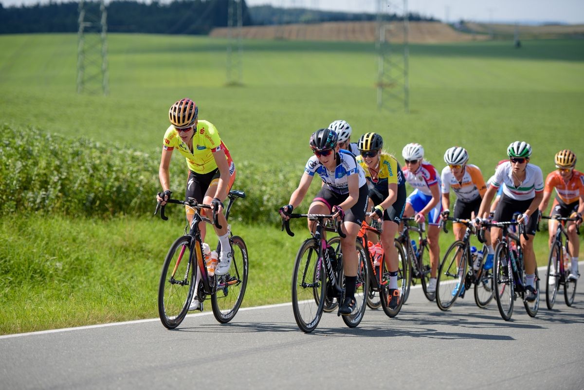 Ellen van Dijk and Lisa Brennauer look to keep the leaders in sight at Th&Atilde;&frac14;ringen Rundfarht
