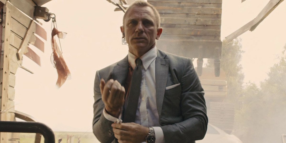 Skyfall Daniel Craig adjusts his cuff in the wreckage