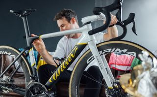 Mark Cavendish admires the paintwork on his custom-painted Wilier Filante SLR