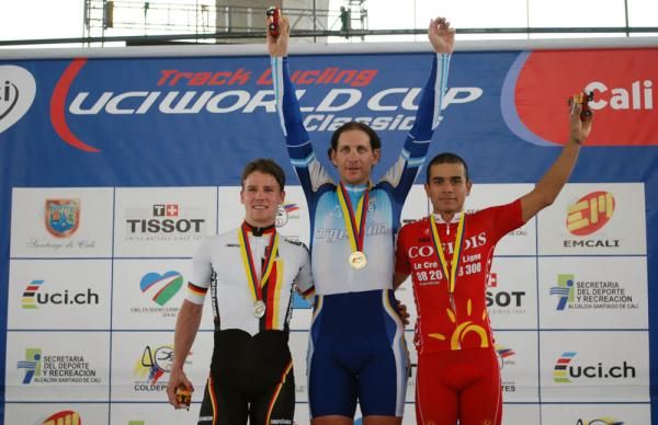 Scratch race podium: Angel Dario Colla (1st, Argentina), Erik Mohs (2nd, Germany) and Leonardo Fabio Duque (3rd, Cofidis)