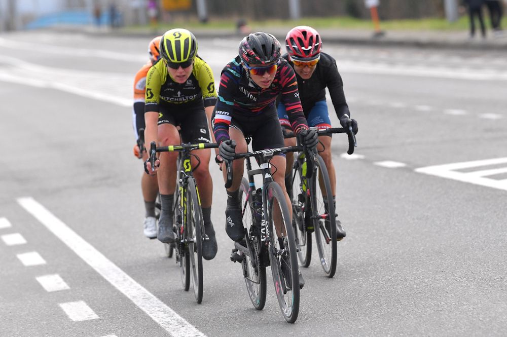 Katarzyna Niewiadoma (Canyon SRAM) leads the chase at Tour of Flanders