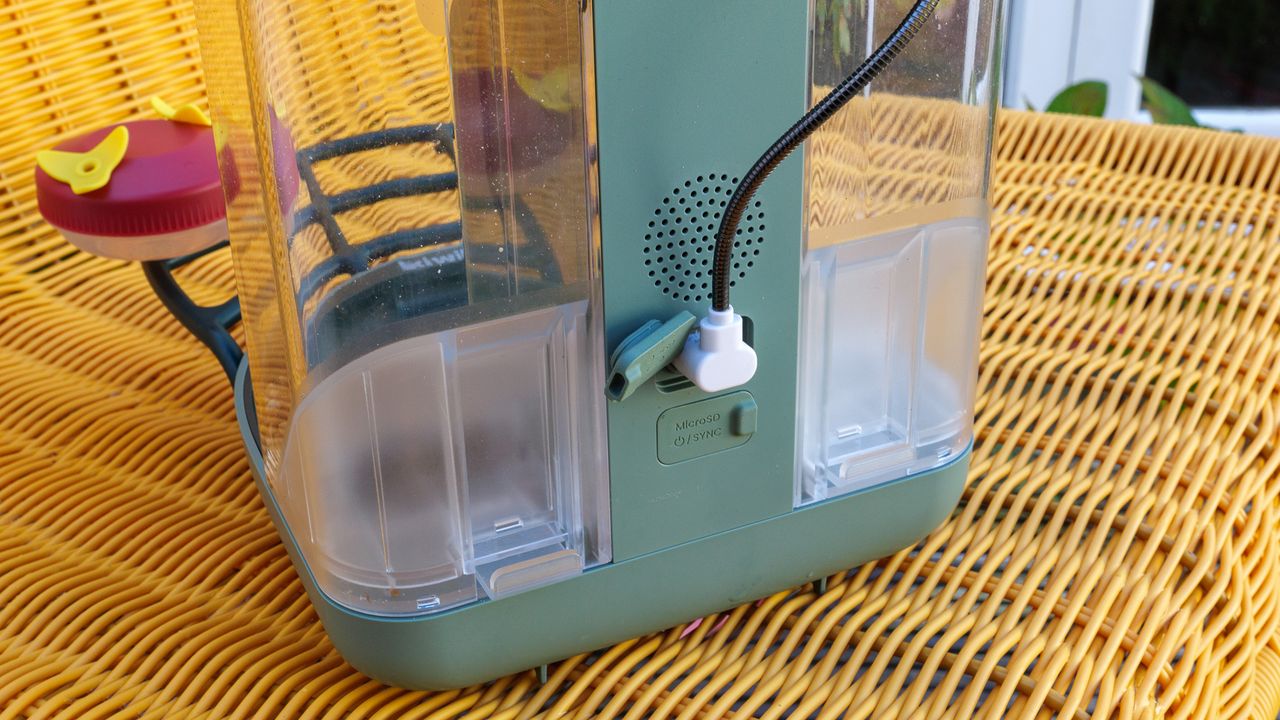 Kiwibit Bird Feeder 2 Pro bird feeder camera