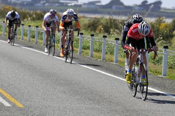 Alex Meenhorst of Team SVS and Roman van Uden of Pure Black racing have attacked the break.
