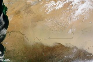 sahara-dust-storm-110509-02