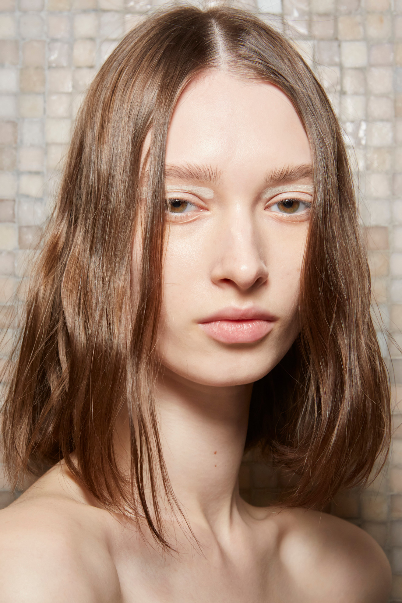 Model with a long bob