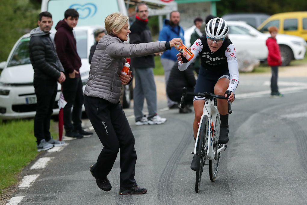 Elisa Longo Borghini on her way to winning the final stage at Emakumeen Bira