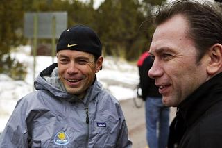 Viatcheslav Ekimov and Johan Bruyneel have a chat before the ride gets rolling back to town.