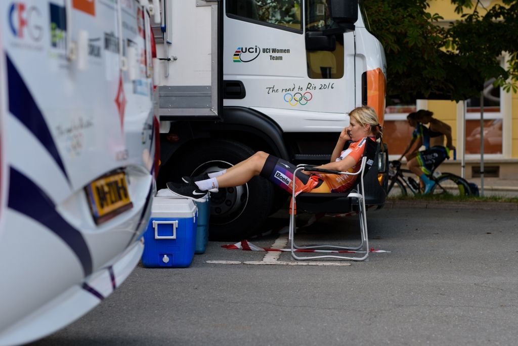 Romy Kasper relaxes before the time trial