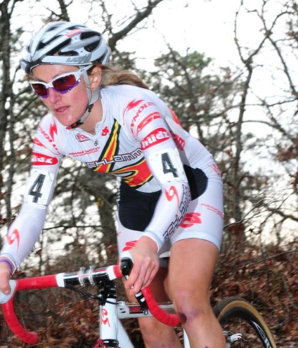 Amy Dombroski (Schlamm P/B Clement-Primus Mootry) descending in first place