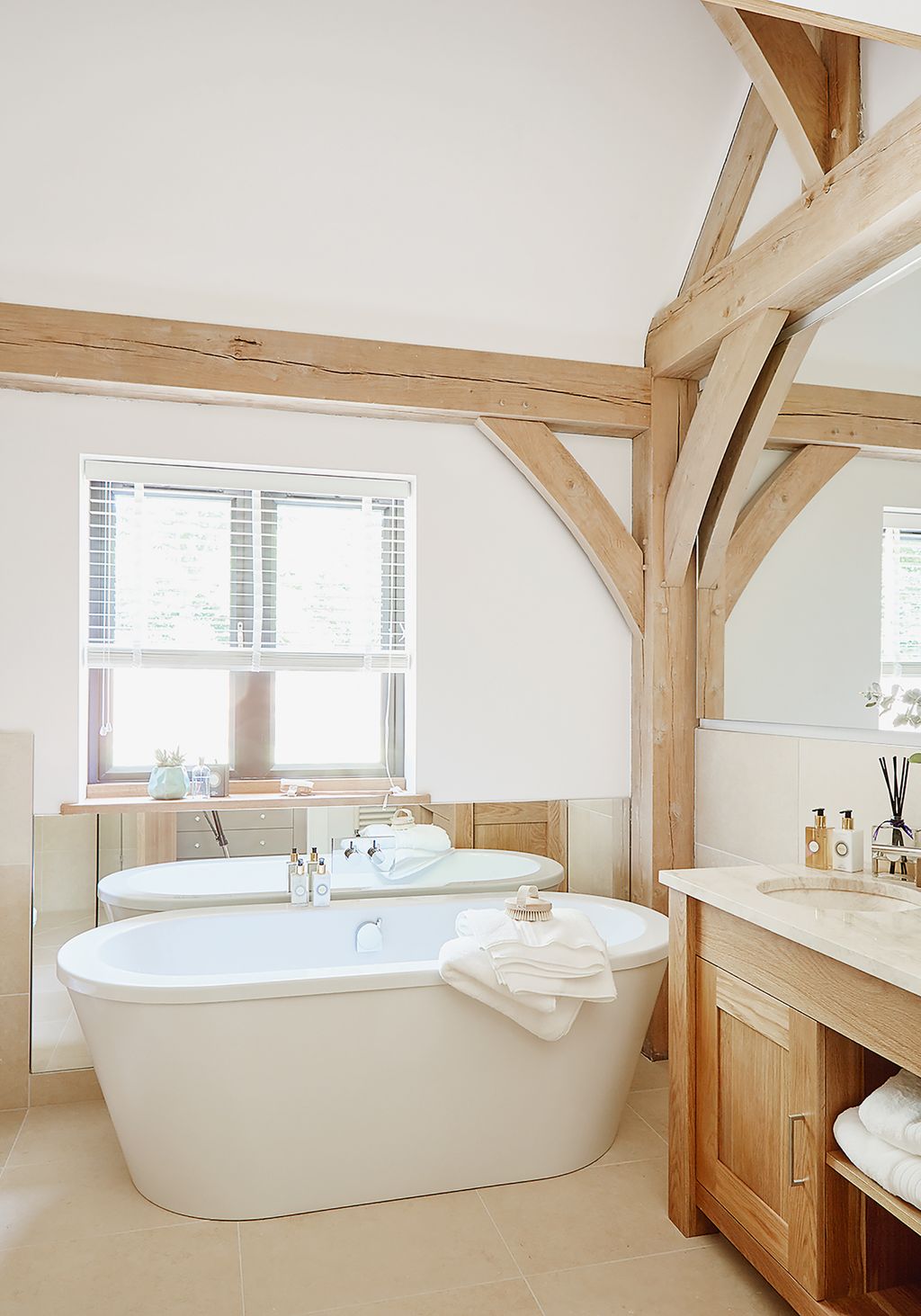 Bathroom blind ideas: 10 beautiful ways to frame windows | Homes and ...