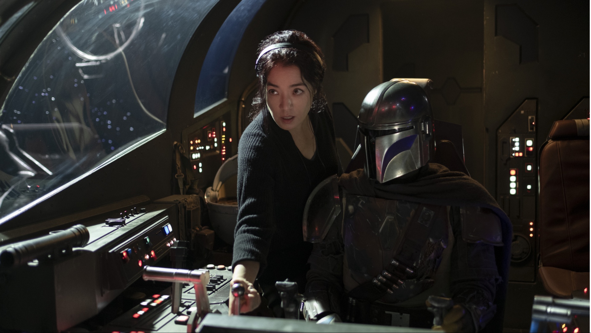 Deborah Chow behind the scenes of The Mandalorian
