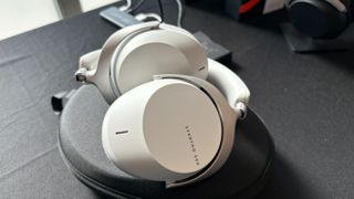 Beyerdynamic Aventho 300 in white