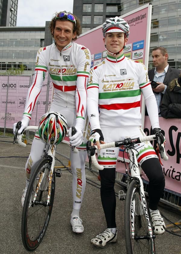 Filippo Pozzato poses with his little twin.