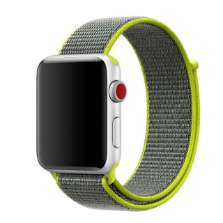 Apple Sport Loop mot hvit bakgrunn