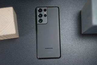 Samsung Galaxy S21 Ultra Top Down