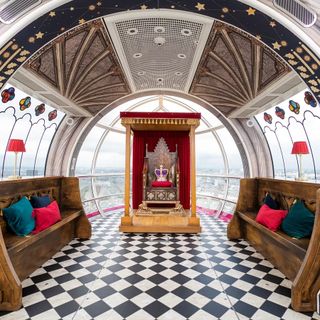 London eye pod with crown