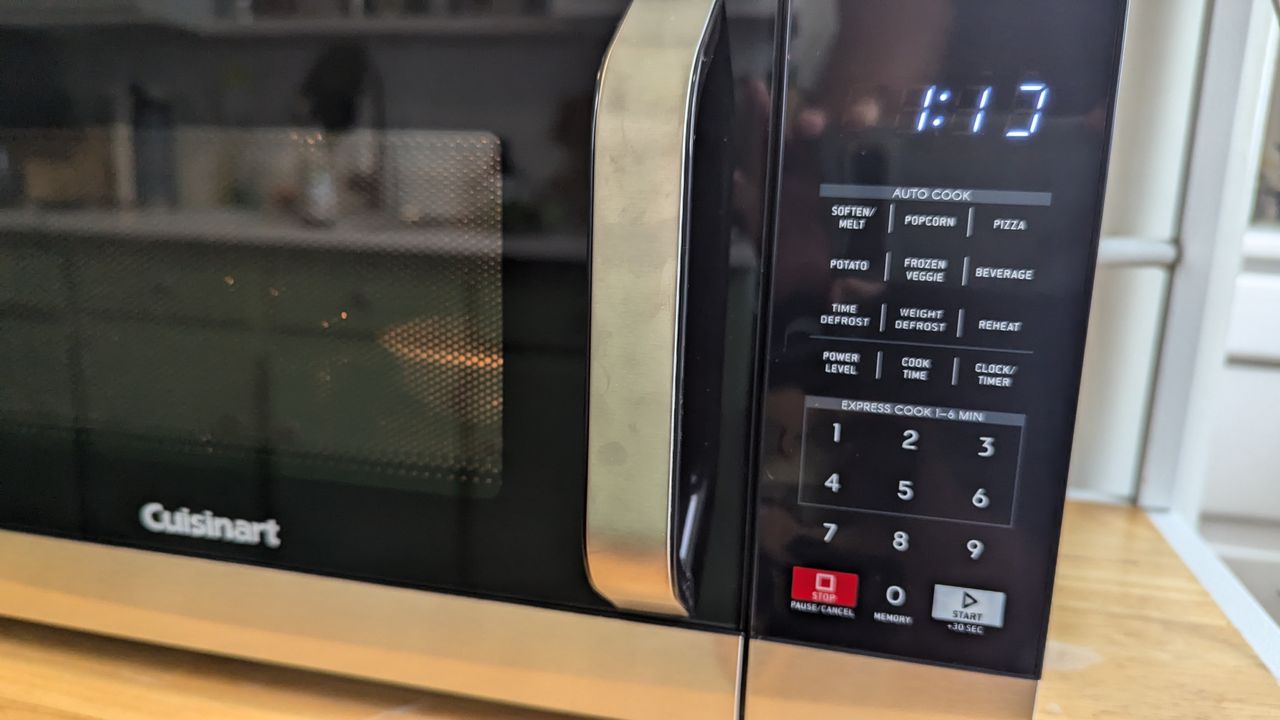 Cuisinart CMW-70 0.7 Cu. Ft. Microwave being tested in writer's home