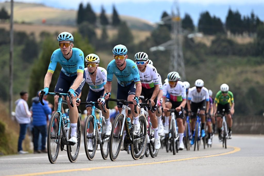 ZIPAQUIRA COLOMBIA FEBRUARY 09 LR Cees Bol of The Netherlands and Mark Cavendish of The United Kingdom and Astana Qazaqstan Team compete during the 4th Tour Colombia 2024 Stage 4 a 1818km stage from Paipa to Zipaquira on February 09 2024 in Zipaquira Colombia Photo by Maximiliano BlancoGetty Images