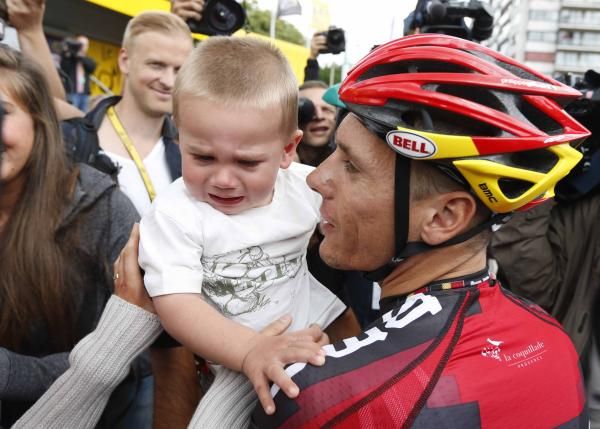 Philippe Gilbert and family before the start.