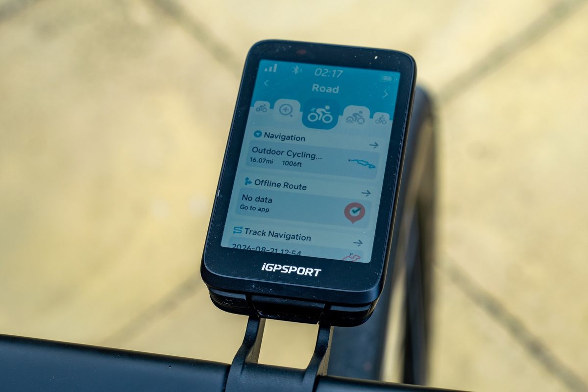 An iGPSPORT BiNavi bike computer