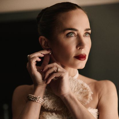 Emily Blunt getting ready for the Devil Wears Prada 2 premiere at the peninsula hotel