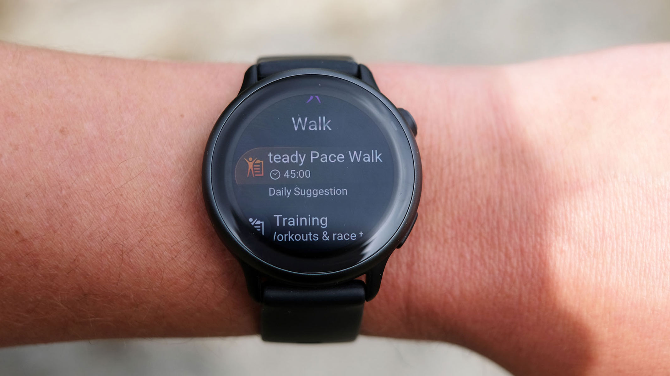 Garmin Vivoactive 6, o imagine de aproape a ecranului de antrenament de mers pe jos