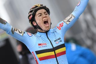 Elite Women - Cant wins dramatic cyclo-cross world title