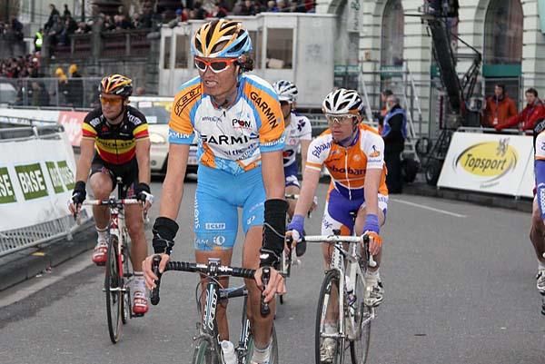 Tom Boonen and others roll in together.
