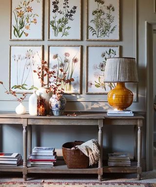Easy Thanksgiving decor ideas. Entryway with decorated console table.