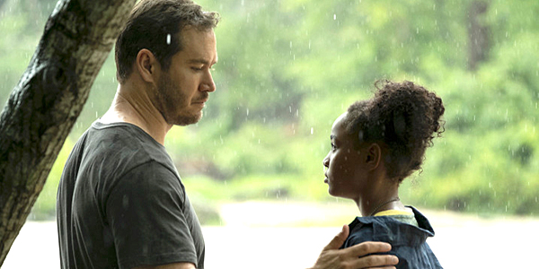 Mark-Paul Gosselaar as Brad Wolgast and Saniyya Sidney as Amy Bellafonte on The Passage Fox