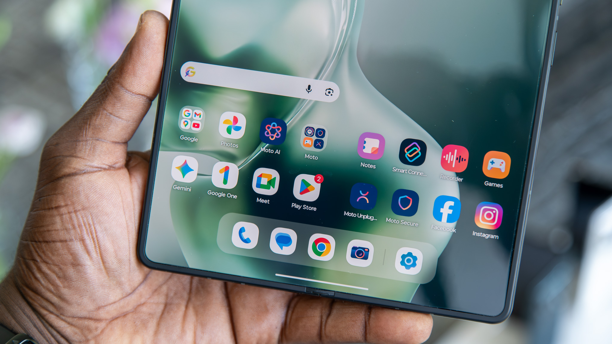 Motorola Razr Fold apps on the internal display
