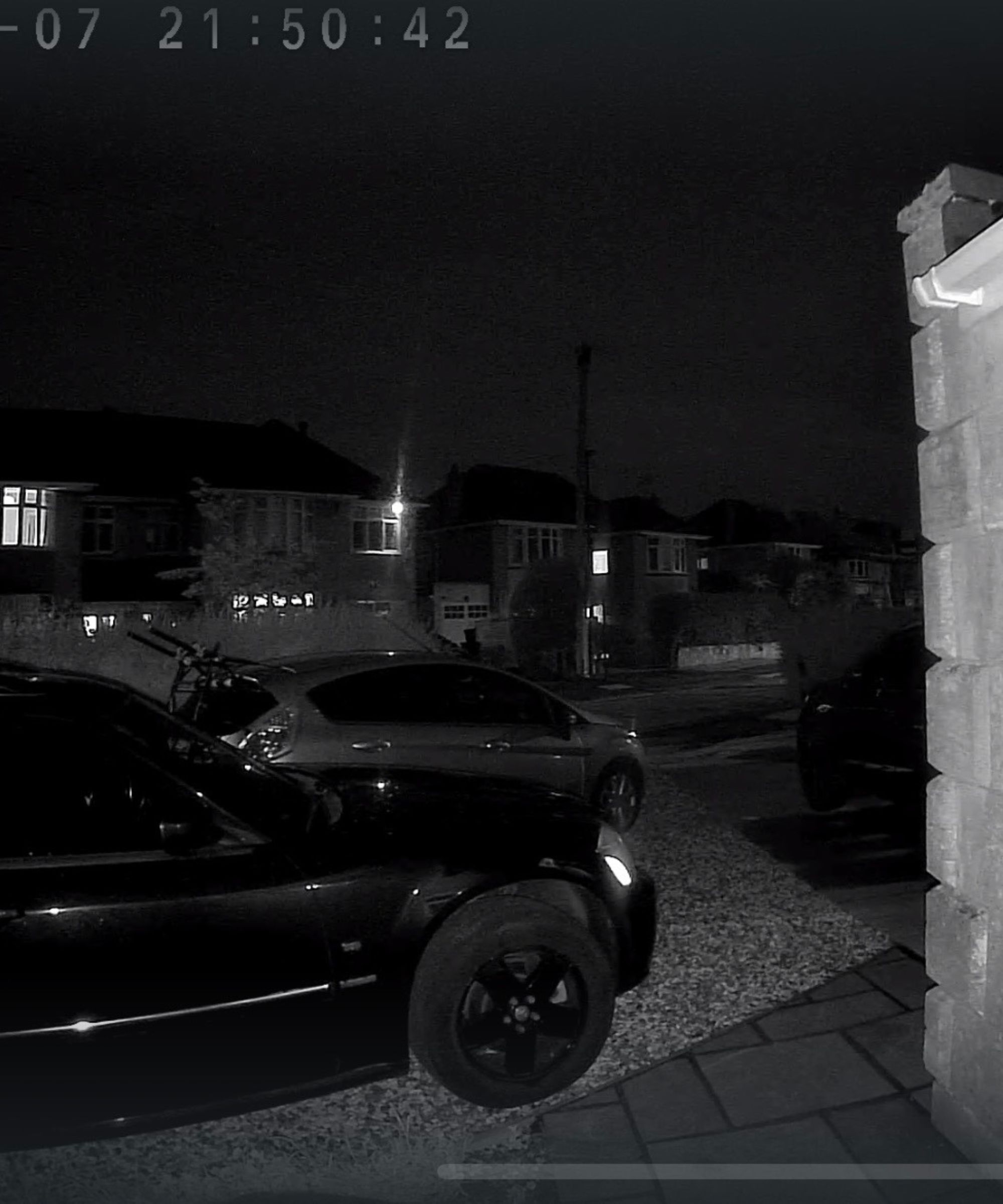 The Tapo D205 Smart Video Doorbell has black and white nighttime vision