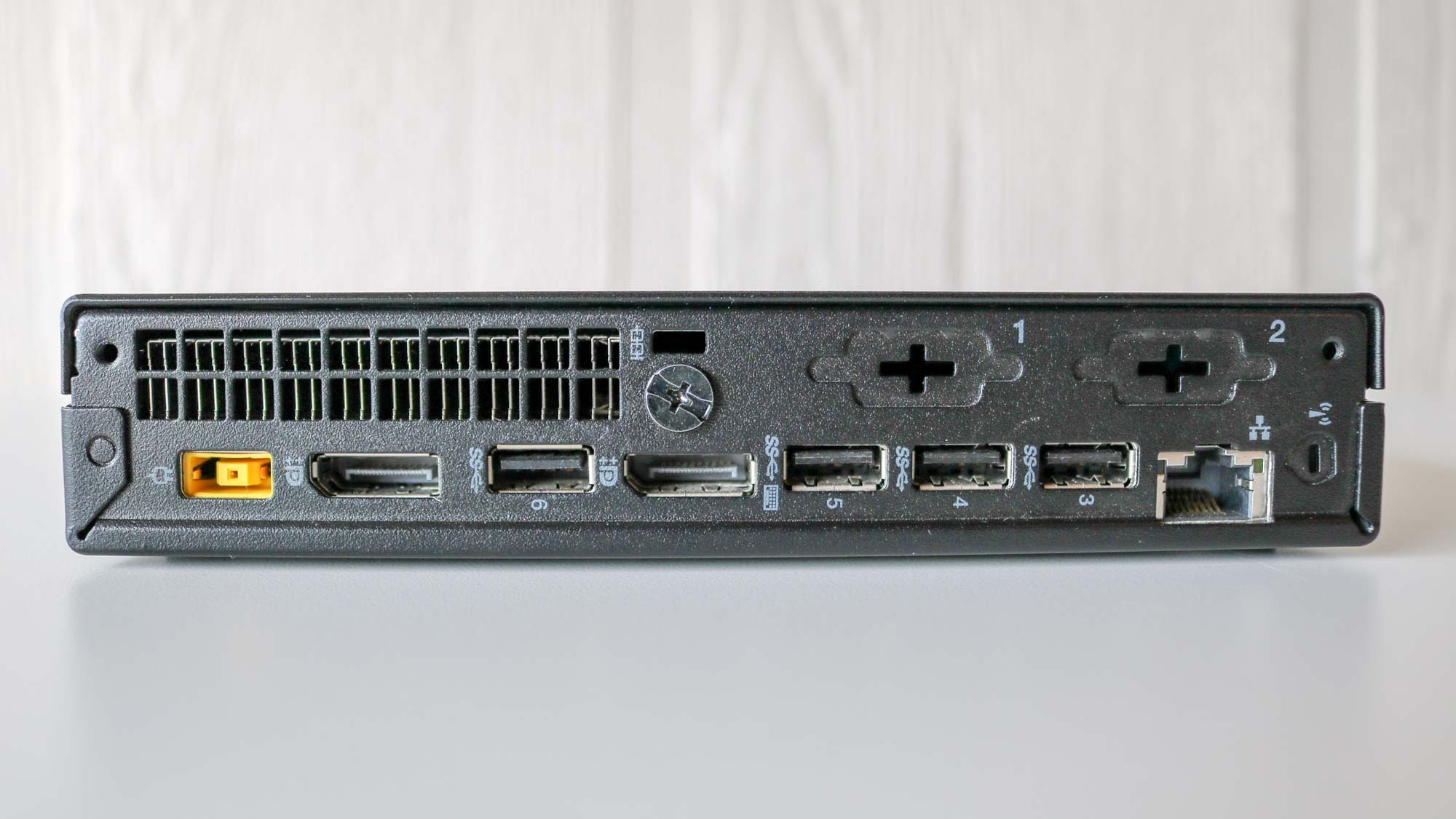 E/S trasera del Lenovo ThinkCentre M910q Tiny