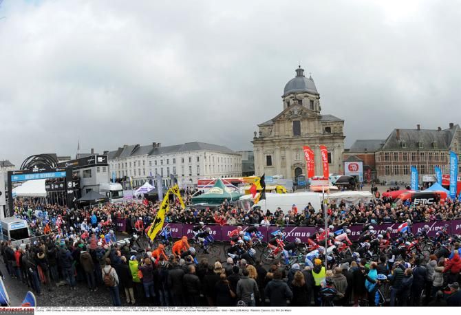 The start of Omloop Het Nieuwsblad