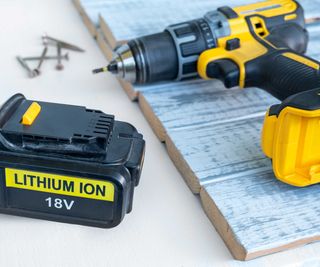 power drill with battery